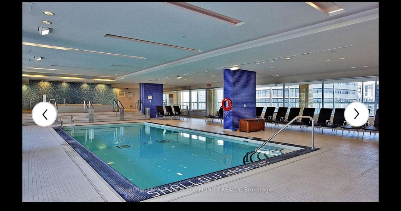 2-Bdrm And 1 Den 3 Bed Condo With 2 Bath - Walking Distance To Scotiabank Arena, Cn Tower, Union Station, Ripleys With Free Parking Toronto Eksteriør billede